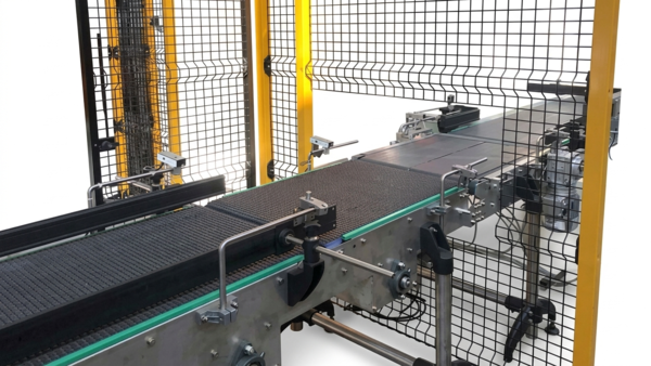 FIPAL Easy Turn System – Automatic Layer Preparation Conveyor An industrial FIPAL Easy Turn System conveyor line orienting and arranging cardboard boxes into patterned layers for automated palletizing.